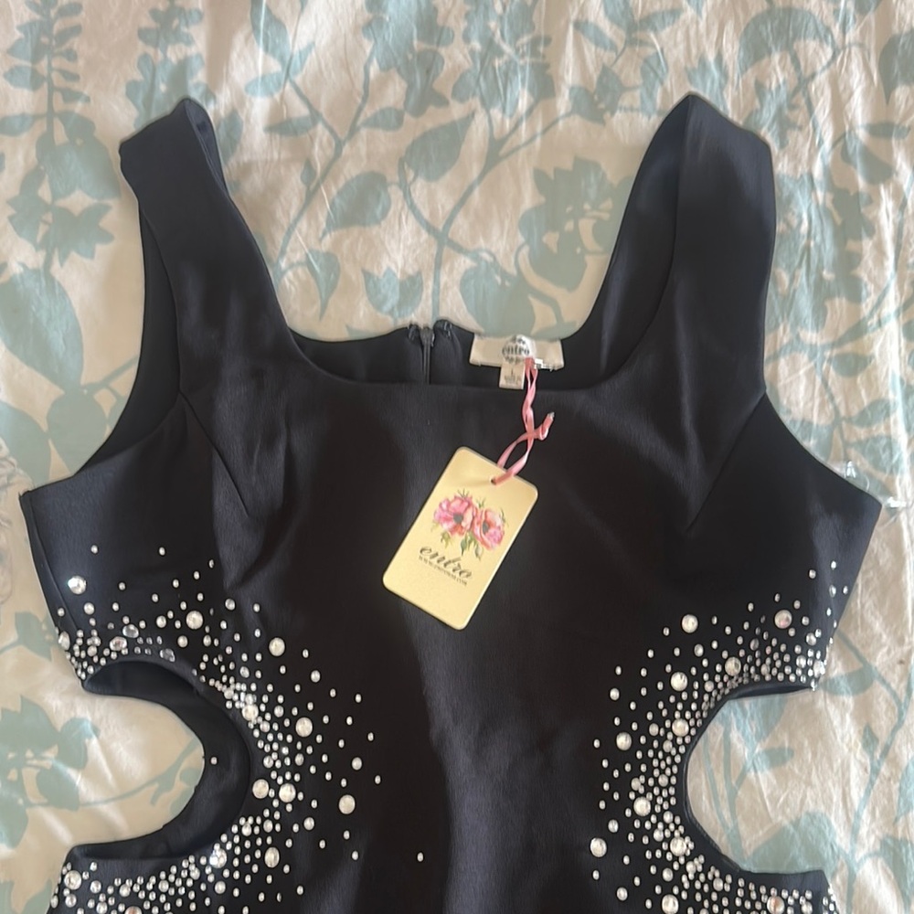 Entro Elegant Black Dress with Floral Accent